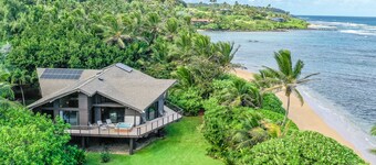 Beachfront estate with ocean views, private hot tub, beach gear & enclosed yard