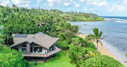 Beachfront estate with ocean views, private hot tub, beach gear & enclosed yard