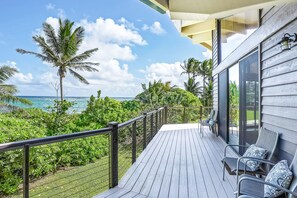 Terrace/patio - Beachfront estate with ocean views, private hot tub, beach gear & enclosed yard (Anahola)