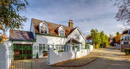 HOLIDAY HOME OF THE MONTH Finchley Sleeps 4