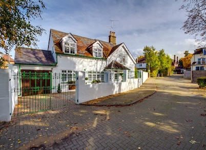 HOLIDAY HOME OF THE MONTH Finchley Sleeps 4
