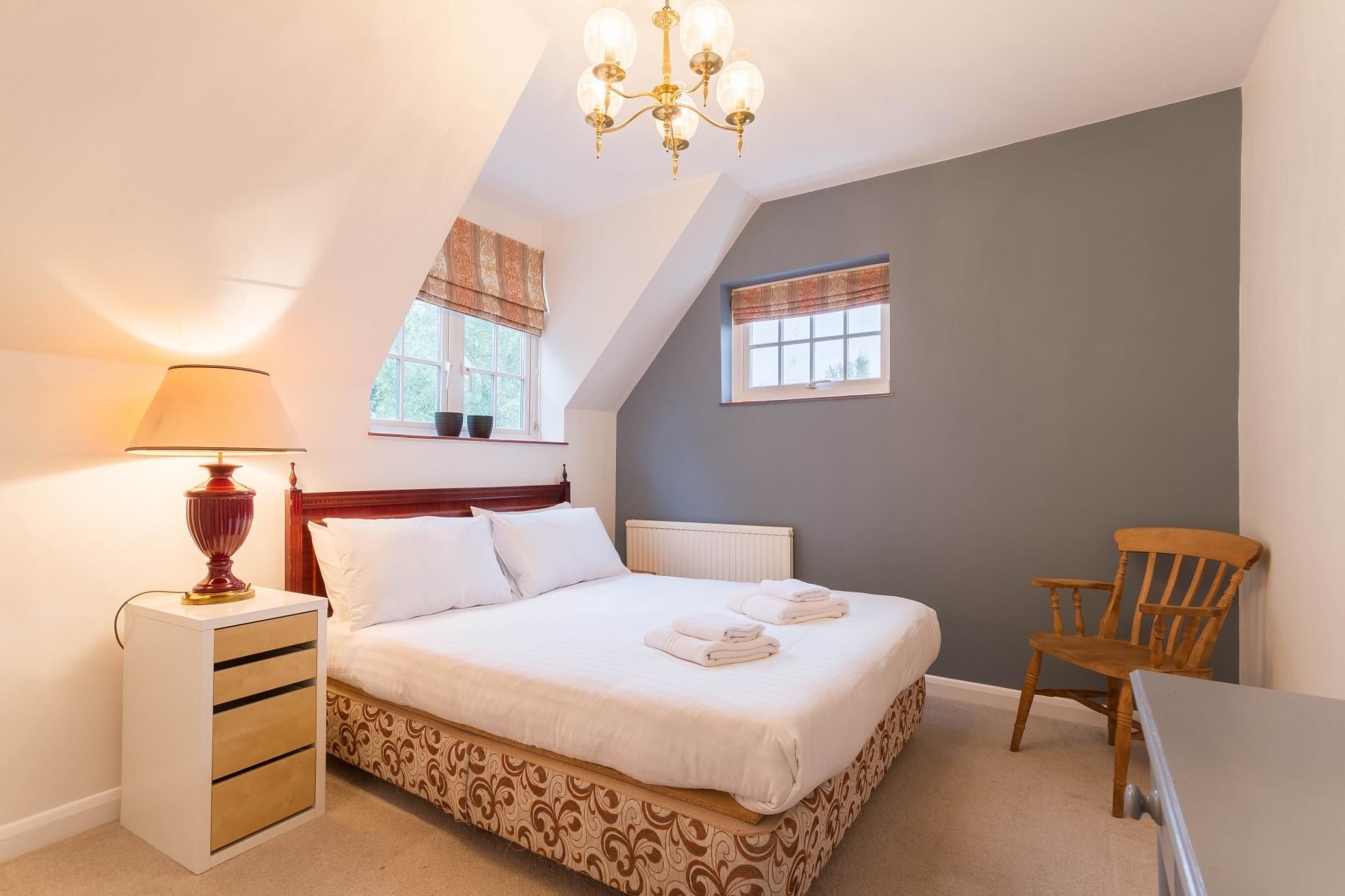 Cosy 3 Bedroom Detached House West Finchley | 2 bedrooms, iron/ironing board