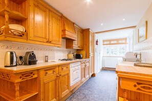 Cosy 3 Bedroom Detached House West Finchley | Khác