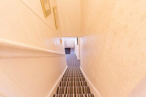 Interior - HOLIDAY HOME OF THE MONTH Finchley Sleeps 4 (London)