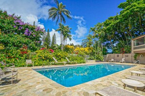 Pool - Beautifully upgraded & air conditioned Pali Ke Kua 102 - Bali Hai ocean views (Princeville)