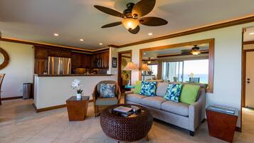 Fernseher, Bücher, Stereoanlage