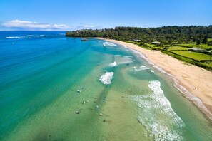 Una spiaggia nelle vicinanze