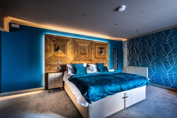 Habitación doble Deluxe (Best) | Escritorio, tabla de planchar con plancha, cunas y ropa de cama
