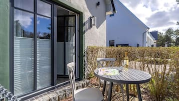 Tweepersoonskamer, en-suite badkamer | Terras