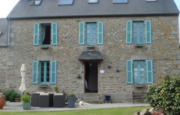 Fachada de la propiedad