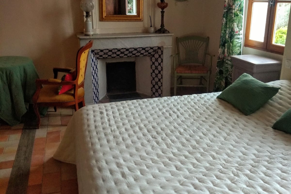 Double Room (Amado) | Soundproofing, iron/ironing board, free WiFi, bed sheets