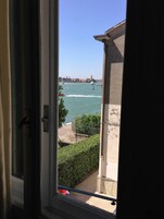 Quarto duplo standard, 2 camas de solteiro, vista parcial para o mar, no jardim | Individualmente decorados, quartos à prova de som