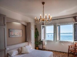 Quarto casal panorâmico, 1 cama Queen, vista para o mar, sobre a água | Individualmente decorados, quartos à prova de som