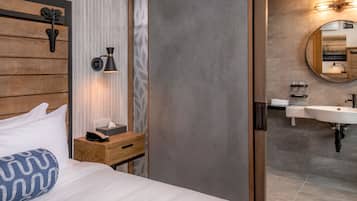 Standard Room, 1 Queen Bed, Non Smoking