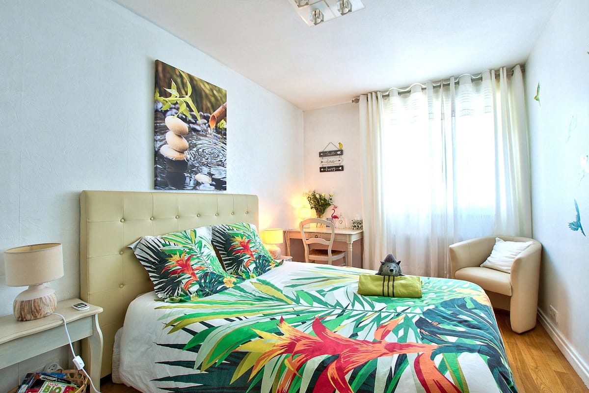 Premium bedding, individually decorated, individually furnished, desk