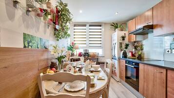 Petit déjeuner complet compris tous les jours