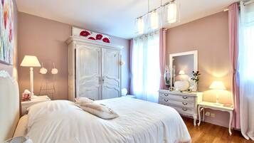 Chambre Double (La Romance) | Literie de qualité supérieure, décoration personnalisée