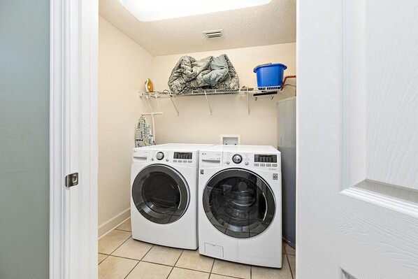 Condo, varias camas (Phoenix West 1001) | Interior