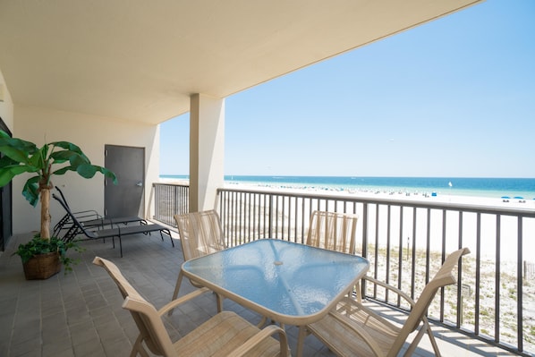 Condo, varias camas (The Palms Unit 202) | Balcón