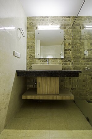 Shower, rainfall showerhead, free toiletries, hair dryer - Zone Connect by The Park Katra (Reasi)