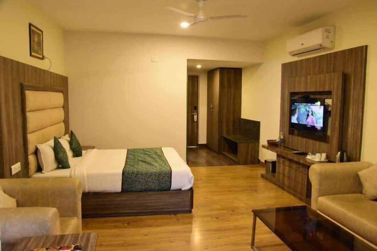 1 bedroom, premium bedding, pillow-top beds, in-room safe