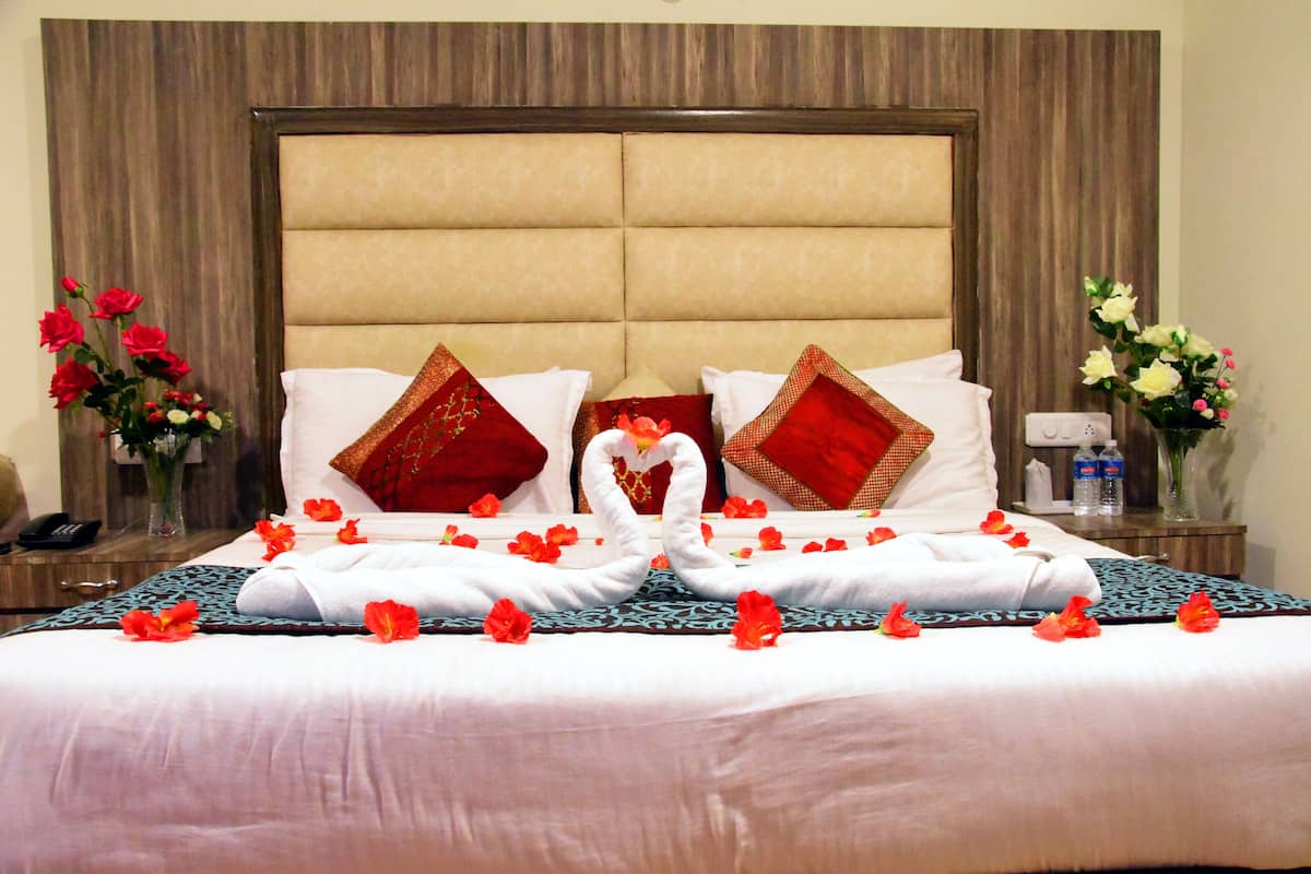 1 bedroom, premium bedding, pillow-top beds, in-room safe