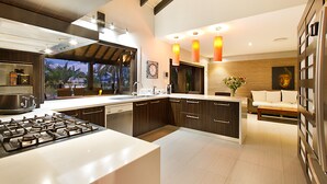 Apartment | Private kitchen - The Bali Hut on the Waters of the Central Gold Coast Apartment 5 (Bundall)