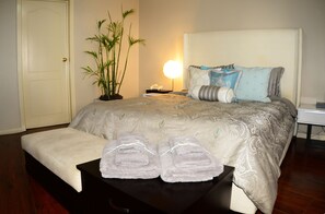 Appartement | 4 slaapkamers, luxe beddengoed, pillowtop-bedden, een bureau