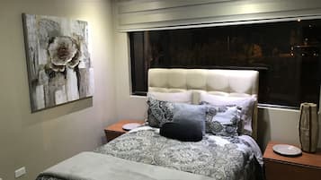 Căn hộ | 4 phòng ngủ, bộ đồ giường cao cấp, nệm có lớp đệm bông, bàn