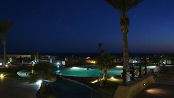 Departamento | Alberca al aire libre | Alberca al aire libre y camas balinesas gratuitas