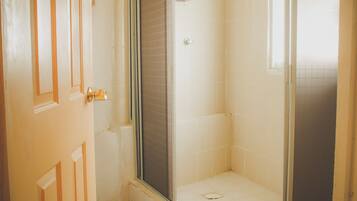 Apartment | Badezimmerausstattung | Haartrockner, Handtücher