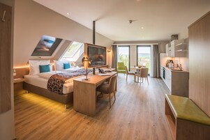 Superior Loft, 1 Bedroom, Kitchen | Premium bedding, in-room safe, desk, soundproofing