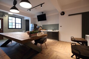 Lobby sitting area - G.O.A.T Hostel (Hualien City)