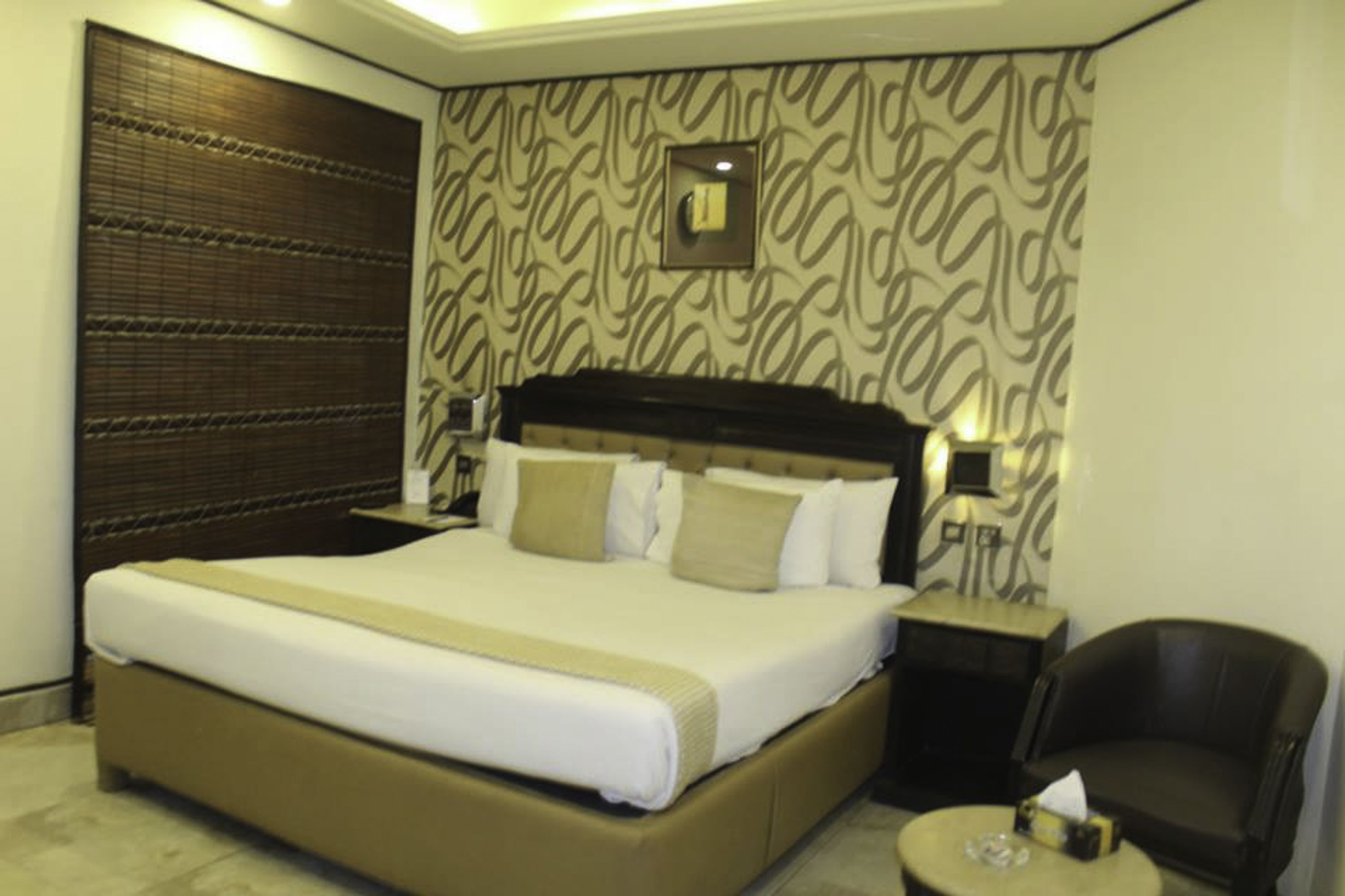 Minibar, desk, free WiFi