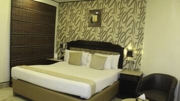 Minibar, desk, free WiFi