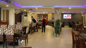 Free daily on-the-go breakfast - Hotel Royal (Lahore)
