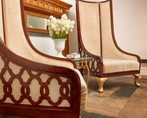 تفاصيل الفندق من الداخل