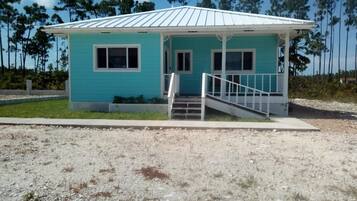 Façana frontal de l'allotjament