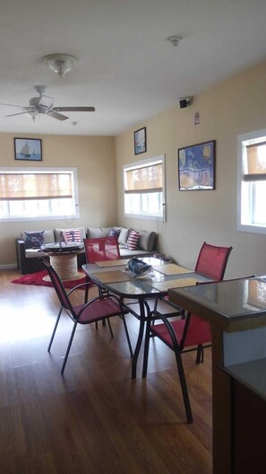 Family House, 2 Bedrooms | In-room dining