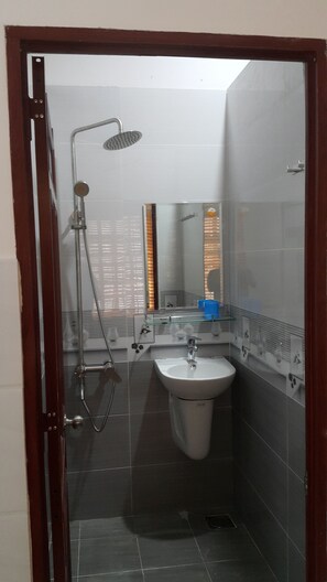 Bathroom sink - Tomorrow Hostel (Ho Chi Minh City)