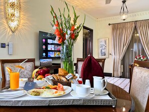 Desayuno para llevar gratuito y diario