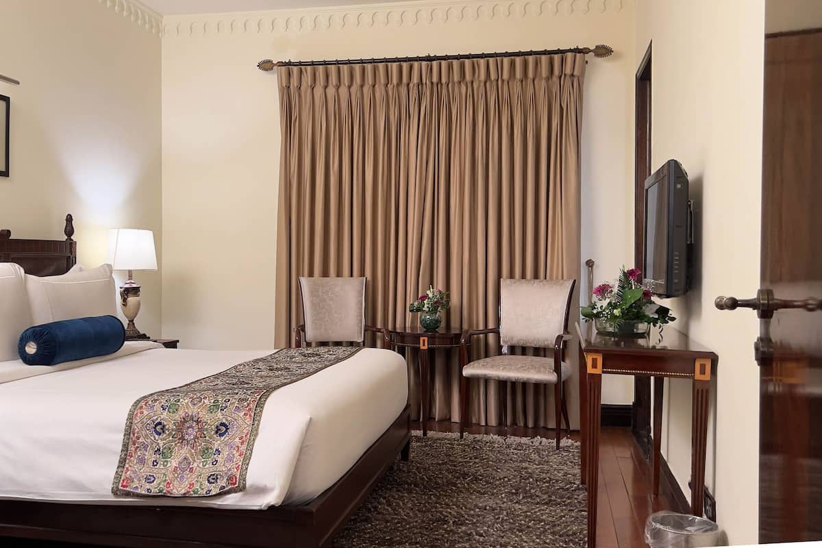 Junior Suite, 2 Bedrooms | Premium bedding, minibar, in-room safe, desk