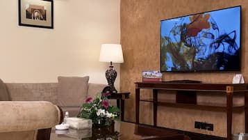King Suite | Living area | Smart TV