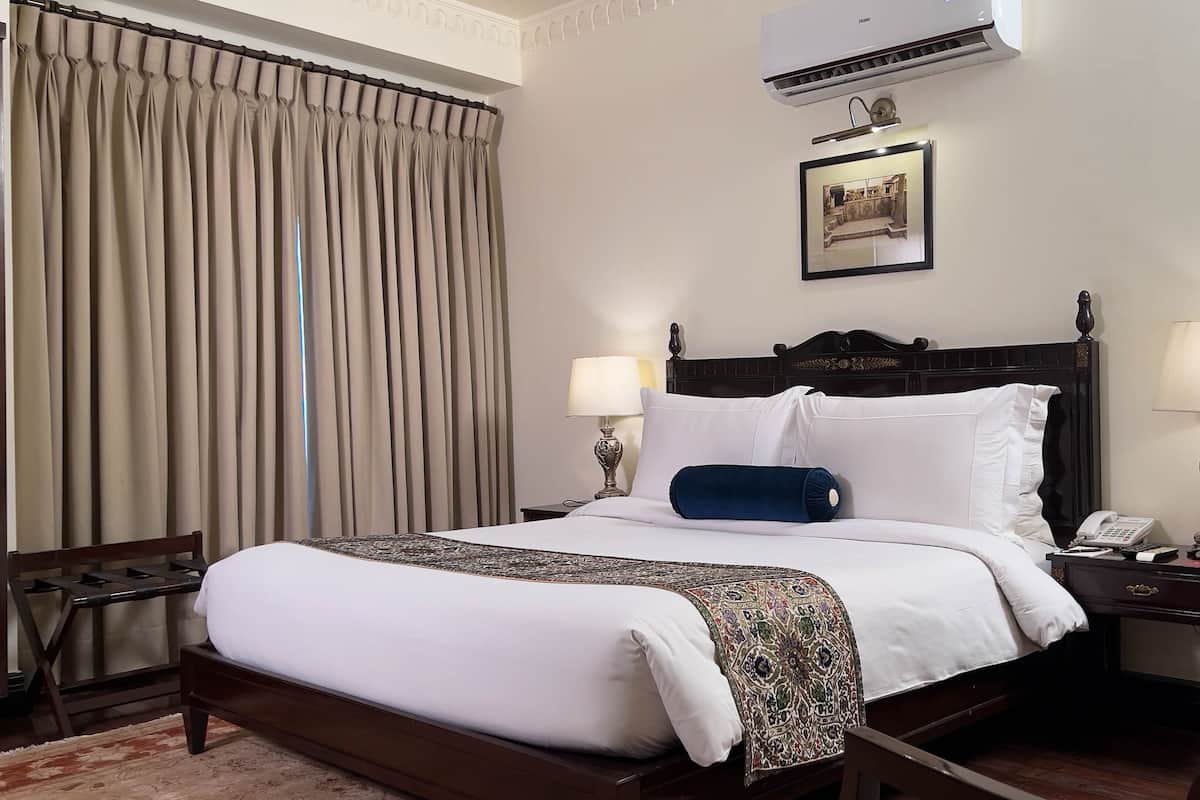One Bed Suite | Premium bedding, minibar, in-room safe, desk
