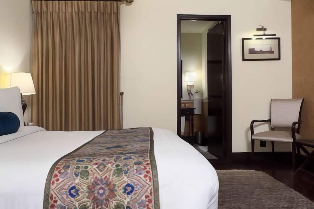 Premium bedding, minibar, in-room safe, desk