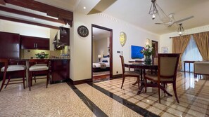 Premium bedding, minibar, in-room safe, desk - Heritage Luxury Suites- ALL Suite Hotel (Lahore)