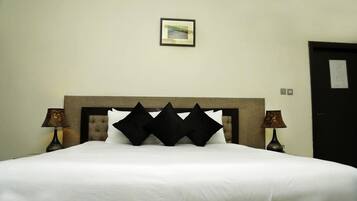 Minibar, desk, free WiFi