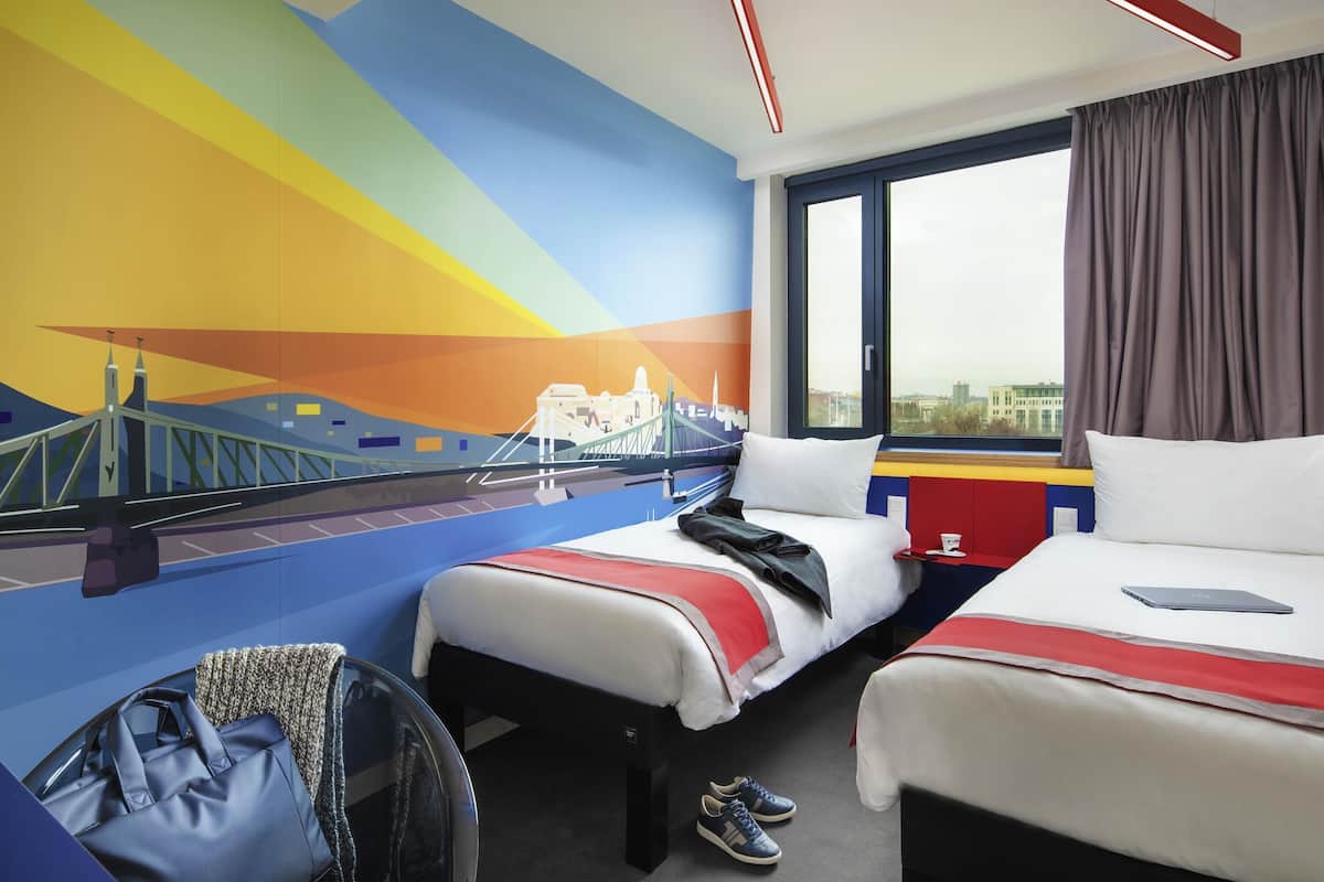 Standard Room, 2 Twin Beds | In-room safe, soundproofing, free cribs/infant beds, free WiFi