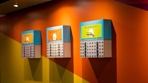Three Budapest-themed wall panels with a calendar and a cityscape illustration. - Ibis Styles Budapest Citywest (Budapest)