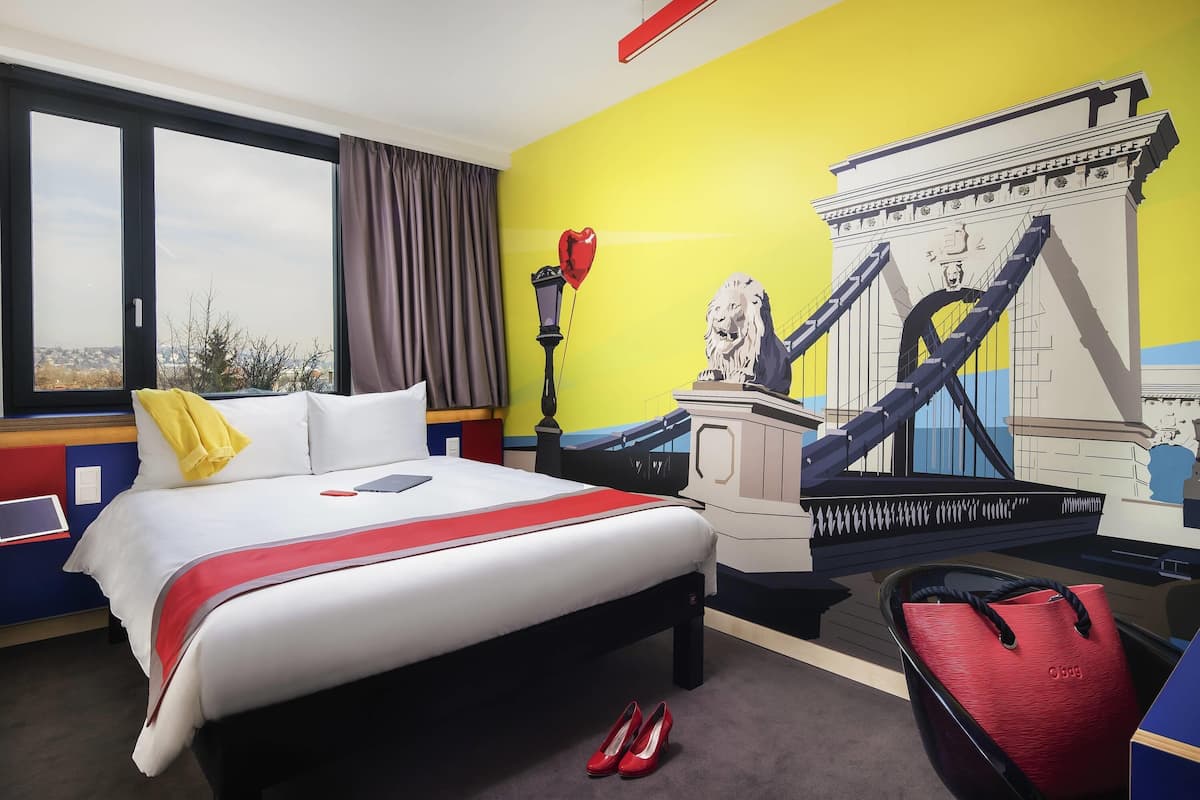 Habitación doble estándar, 1 cama matrimonial | Caja de seguridad en la habitación, insonorización y cunas gratuitas